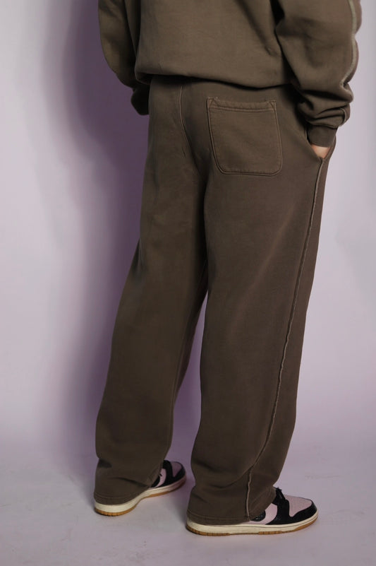 𝗘̘̚𝗿̘̚𝗿̘̚𝗼̘̚𝗿̘̚ 𝟰̘̚𝟬̘̚𝟰̘̚: Dawn - Fatal Error Set in Umber