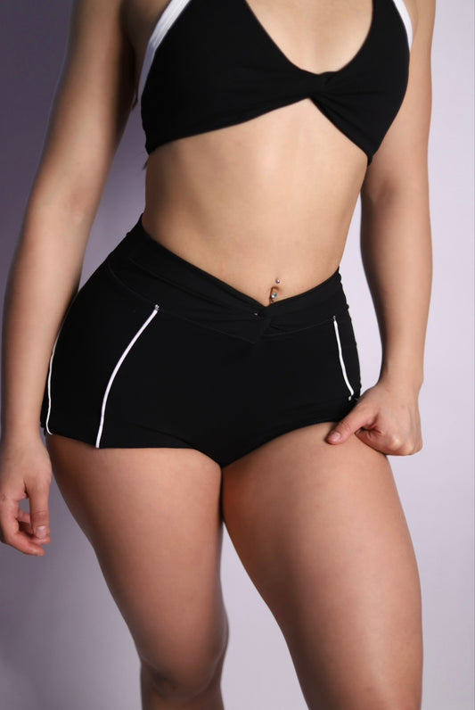 𝗘̘̚𝗿̘̚𝗿̘̚𝗼̘̚𝗿̘̚ 𝟰̘̚𝟬̘̚𝟰̘̚: Dawn - Rose Monarch Shorts in Obsidian